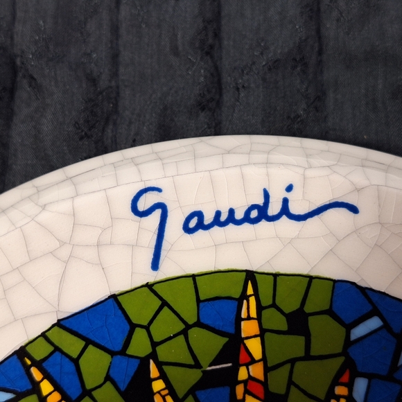 Serran Ventura Gaudi Faux Mosaic Plate - Picture 11 of 15